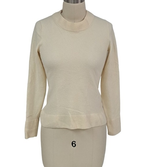 Banana Republic merino wool vanilla sweater size Medium - Picture 1 of 5